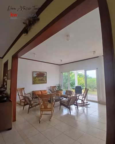 ¡En venta! Amplia casa dentro de residencial en Diriamba, Carazo.