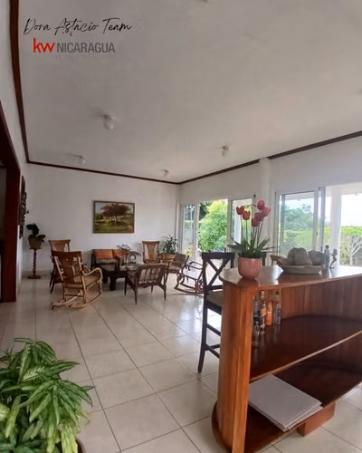 ¡En venta! Amplia casa dentro de residencial en Diriamba, Carazo.