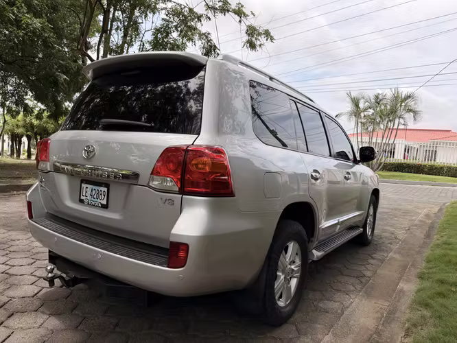 TOYOTA LAND CRUISER VX