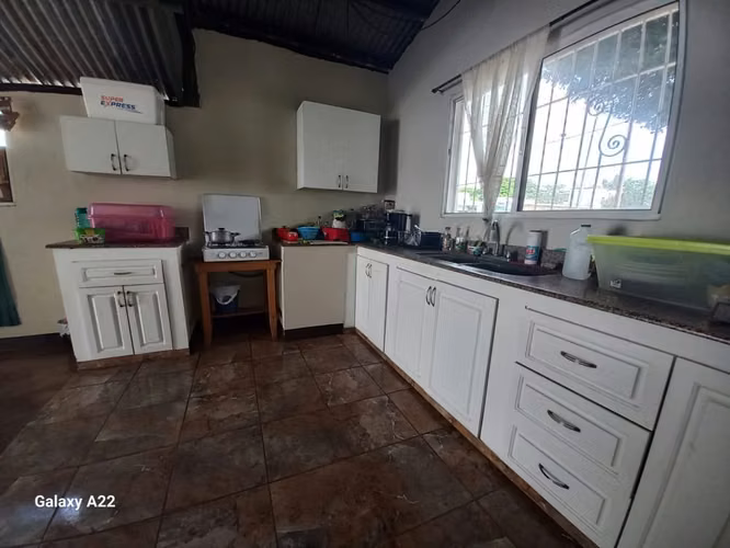 MN-Casa Esquinera con Excelente Distribución y Seguridad - Imagen 7
