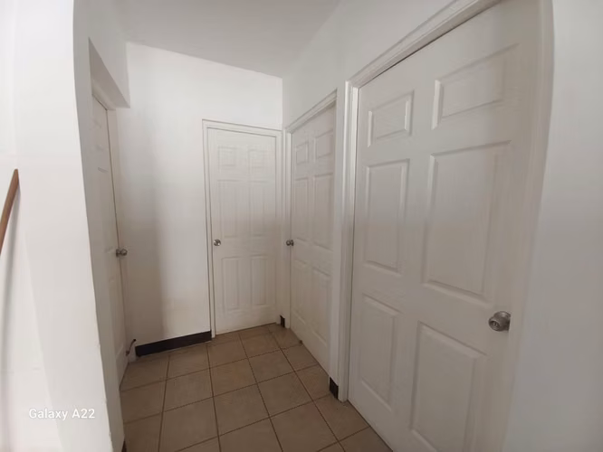 MN-Casa Esquinera con Excelente Distribución y Seguridad - Imagen 12