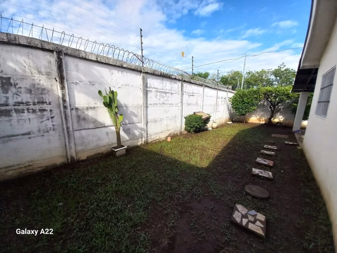 MN-Casa Esquinera con Excelente Distribución y Seguridad - Imagen 16
