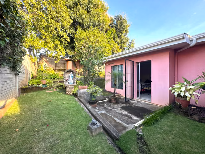 Venta de Casa en Villa Fontana con Apartamento Independiente - Imagen 1