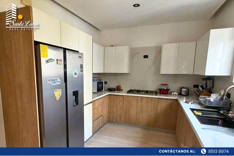 Moderna casa en venta en Las Colinas-LL 