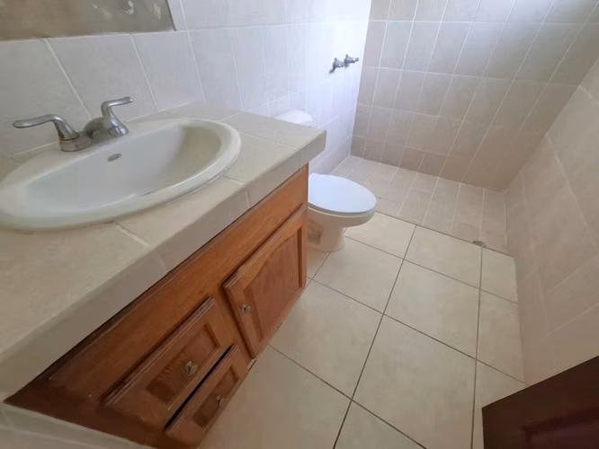 Vendo amplia casa en Esquipulas, carretera Masaya. LR - Imagen 4