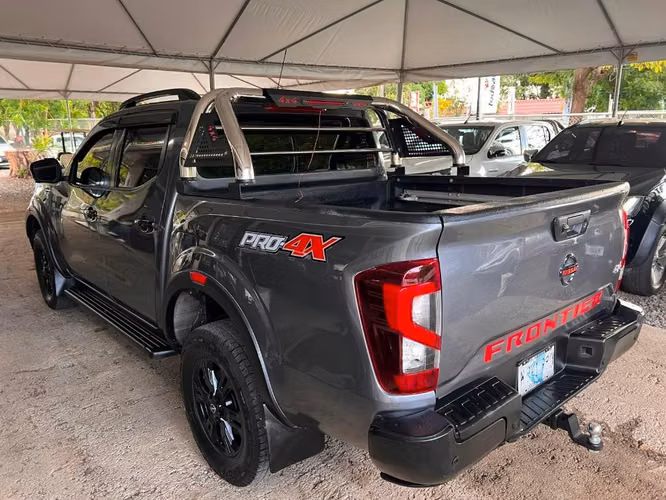 Nissan NP300 año 2023