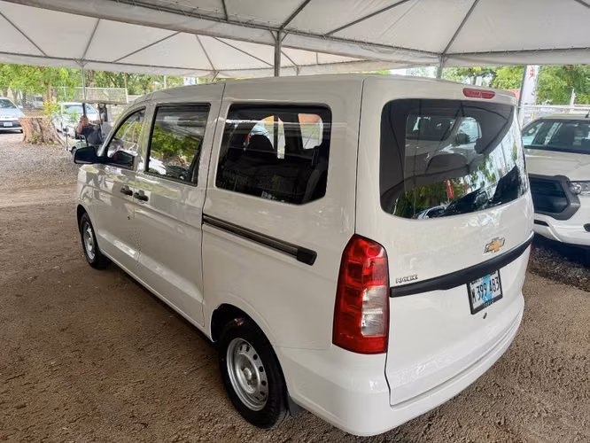 Chevrolet N400 año 2023