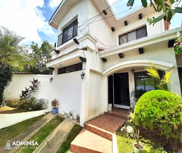 EM-Venta de dos plantas dentro Condominio Manantiales Santo Domingo - Imagen 2