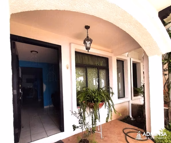EM-Venta de dos plantas dentro Condominio Manantiales Santo Domingo - Imagen 3