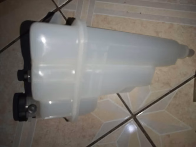 Deposito de Agua Hilux 2017