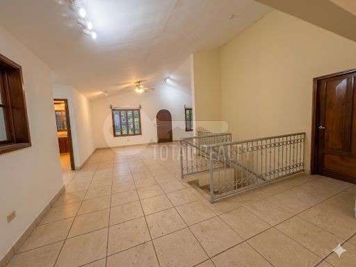 Casa en venta o alquiler en Las Cumbres, Managua