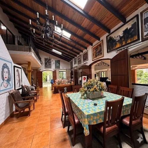 Hermosa Casa en venta o alquiler en Villa Fontana Sur, Managua