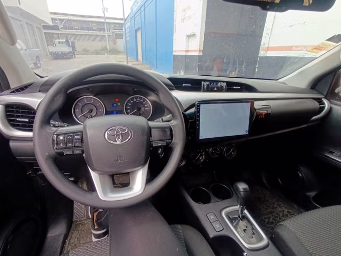 Camioneta Hilux - Imagen 6