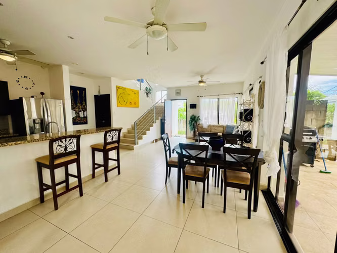 Villa de 4 Habitaciones con Piscina Privada