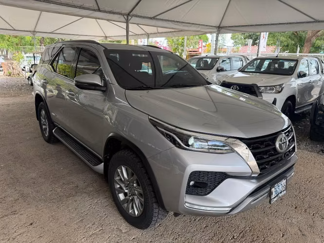 TOYOTA FORTUNER SRV AÑO 2023 - Imagen 2