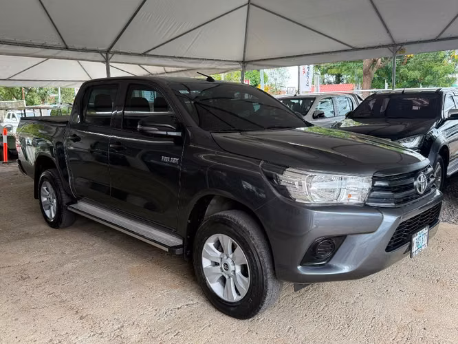 Toyota Hilux año 2023 - Imagen 4