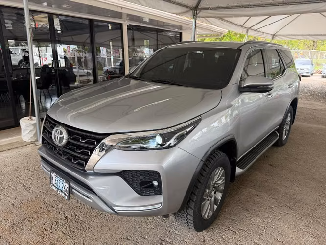 Toyota Fortuner SRV año 2023