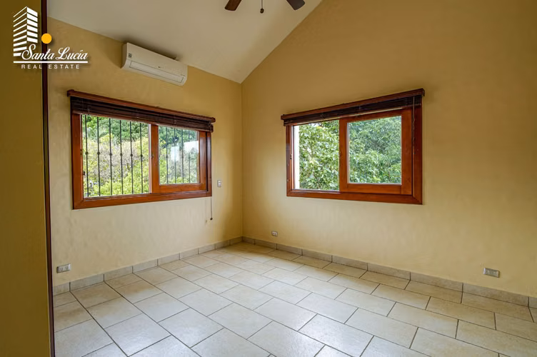 Casa Exclusiva en venta en Estancia de Santo Domingo-LL