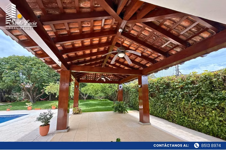 Exclusiva residencia en venta en Estancia de Santo Domingo-LL 