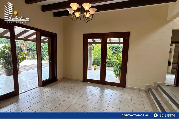 Exclusiva residencia en venta en Estancia de Santo Domingo-LL 