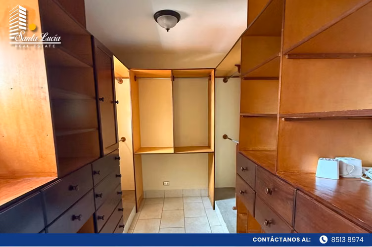 Exclusiva residencia en venta en Estancia de Santo Domingo-LL 