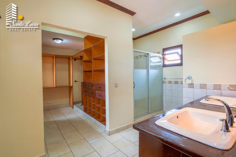 Exclusiva residencia en venta o renta en Estancia de Santo Domingo-LL 