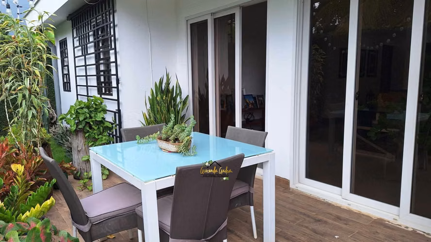 KW - Venta, casa de 2 plantas en Santo Domingo