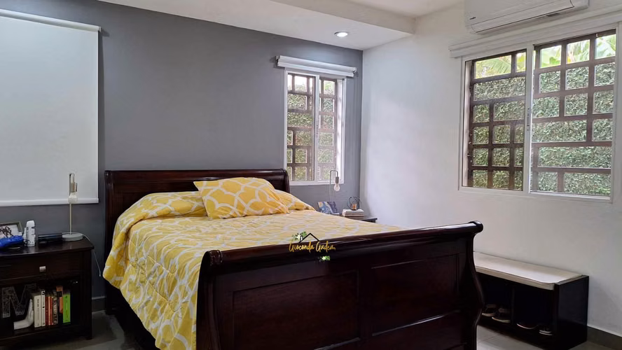KW - Venta, casa de 2 plantas en Santo Domingo