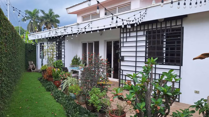 KW - Venta, casa de 2 plantas en Santo Domingo