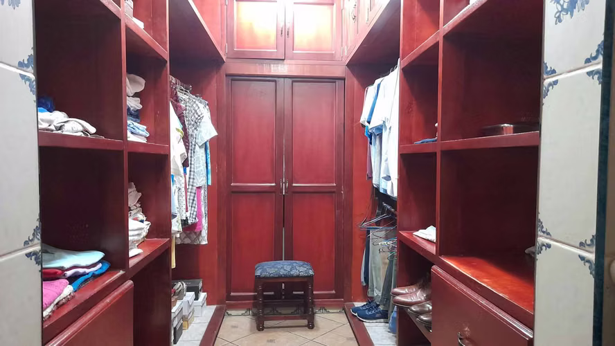 KW -  Venta, casa amplia en Estancia de Santo Domingo