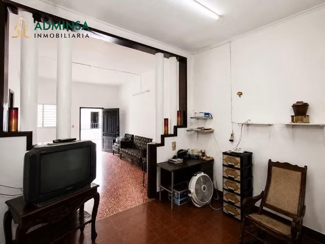 CASA EN VENTA EN EL CENTRO DE LEON CON EXCELENTE UBICACIÓN - Imagen 3