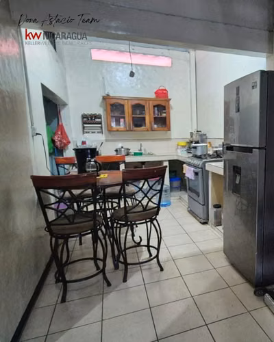 ¡En venta! Propiedad ideal para vivienda o negocio, ubicada en zona comercial de Managua.
