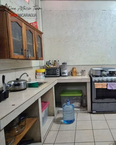 ¡En venta! Propiedad ideal para vivienda o negocio, ubicada en zona comercial de Managua.