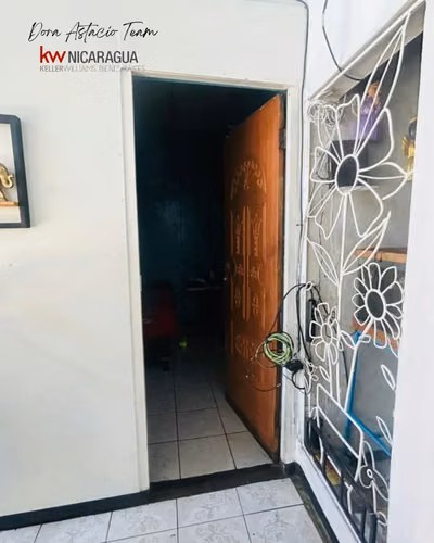 ¡En venta! Propiedad ideal para vivienda o negocio, ubicada en zona comercial de Managua.