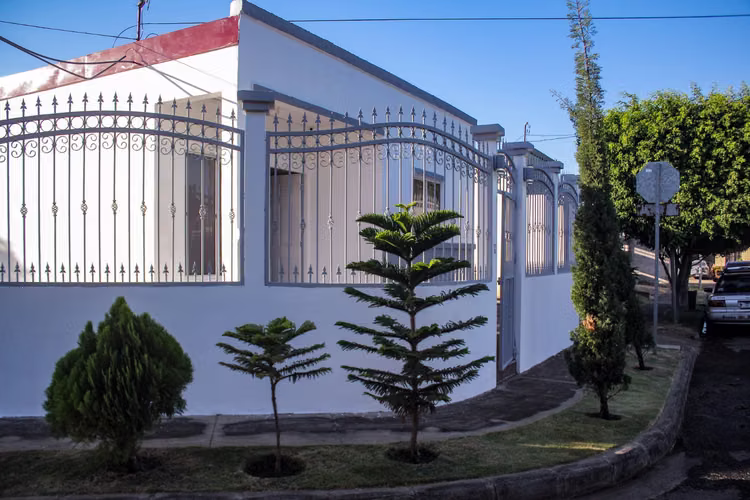 Casa Esquinera Con Terreno Adicional en Praderas de Sandino - Imagen 4