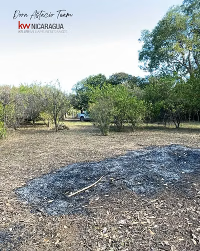 ¡En venta! Terreno plano a 2.7km del Mombacho, Diriomo, Granada.