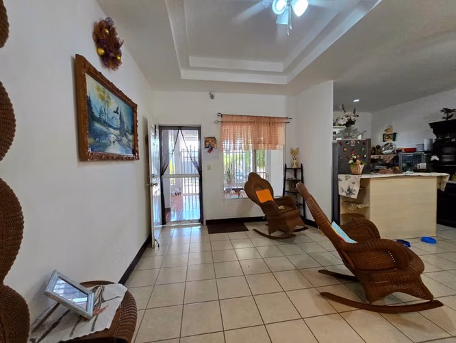 ZC- VENDO PROPIEDAD EN LOS ALMENDROS - Imagen 8