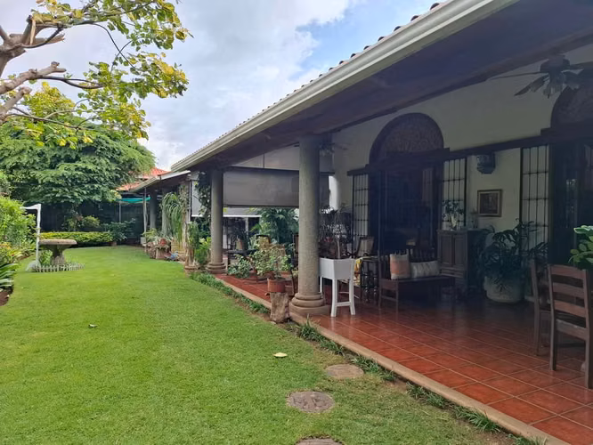 Vendo hermosa casa en Carretera Sur. LR