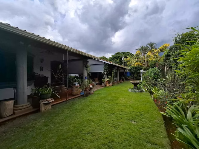 Vendo hermosa casa en Carretera Sur. LR
