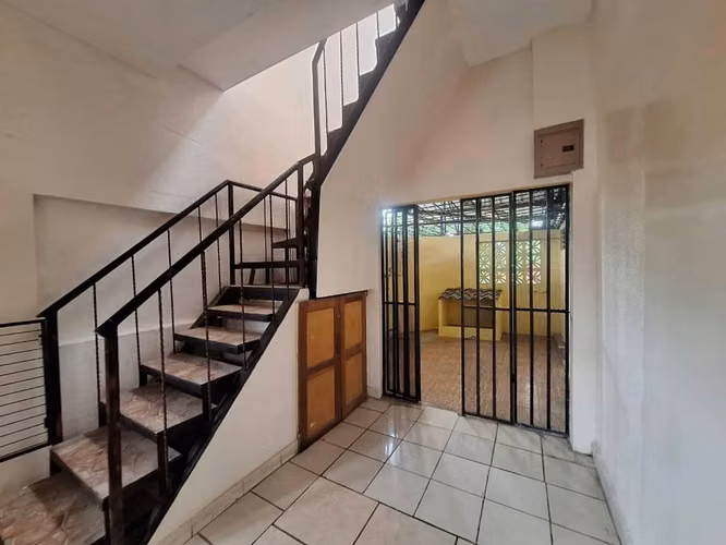  ¡Casa Esquinera  en Venta Reparto Los Arcos – Managua/ 6 Habitaciones