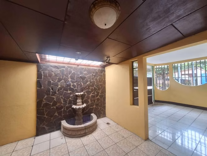  ¡Casa Esquinera  en Venta Reparto Los Arcos – Managua/ 6 Habitaciones