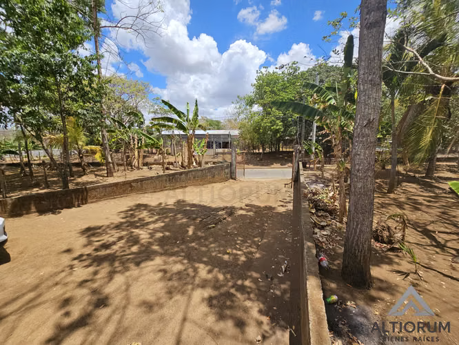 Terreno en venta con casa habitacional en Masaya