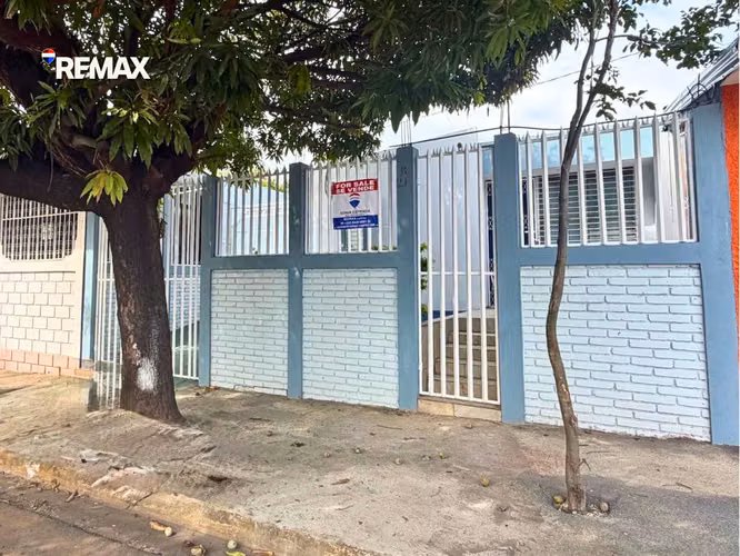 Casa Familiar en Valle Dorado