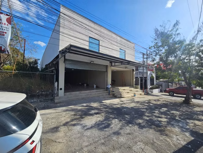 Se Renta - Módulo Comercial - Calle Principal de Bello Horizonte