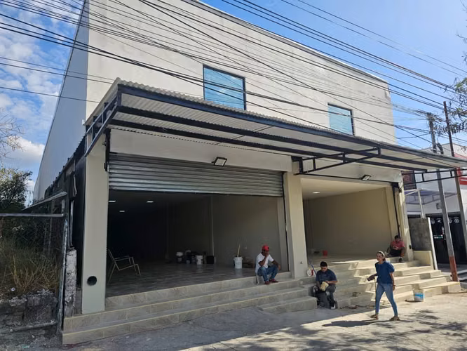 Se Renta - Módulo Comercial - Calle Principal de Bello Horizonte