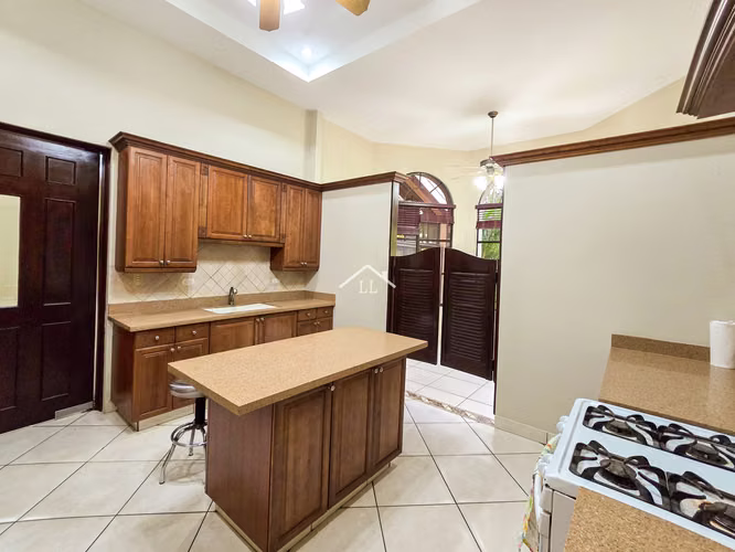LL - Se Vende Linda Casa en Sector Villa Fontana Sur/Jocote Dulce