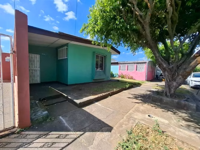 En venta Casa Reparto Valle Dorado, contiguo a Las Brisas.