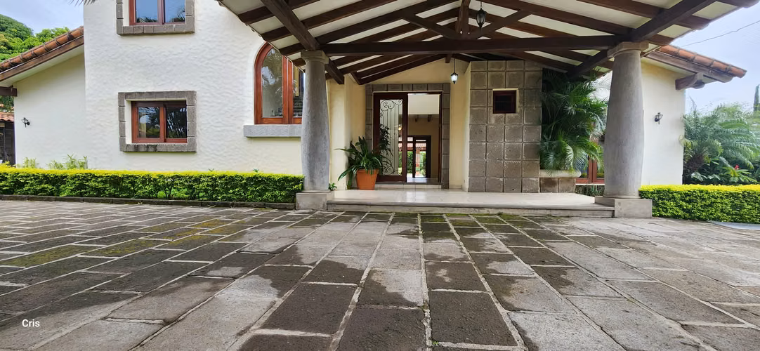 Elegante casa con acabados finos /