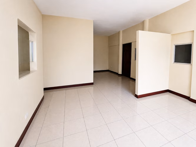 Large commercial property rent in Los Robles 5382