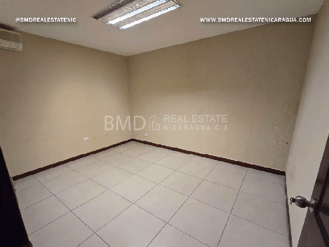 Se renta amplia propiedad comercial en Los Robles 5382 - Imagen 3